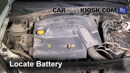 2003 Renault Clio dCi 1.5L 4 Cyl. Turbo Diesel Battery Replace